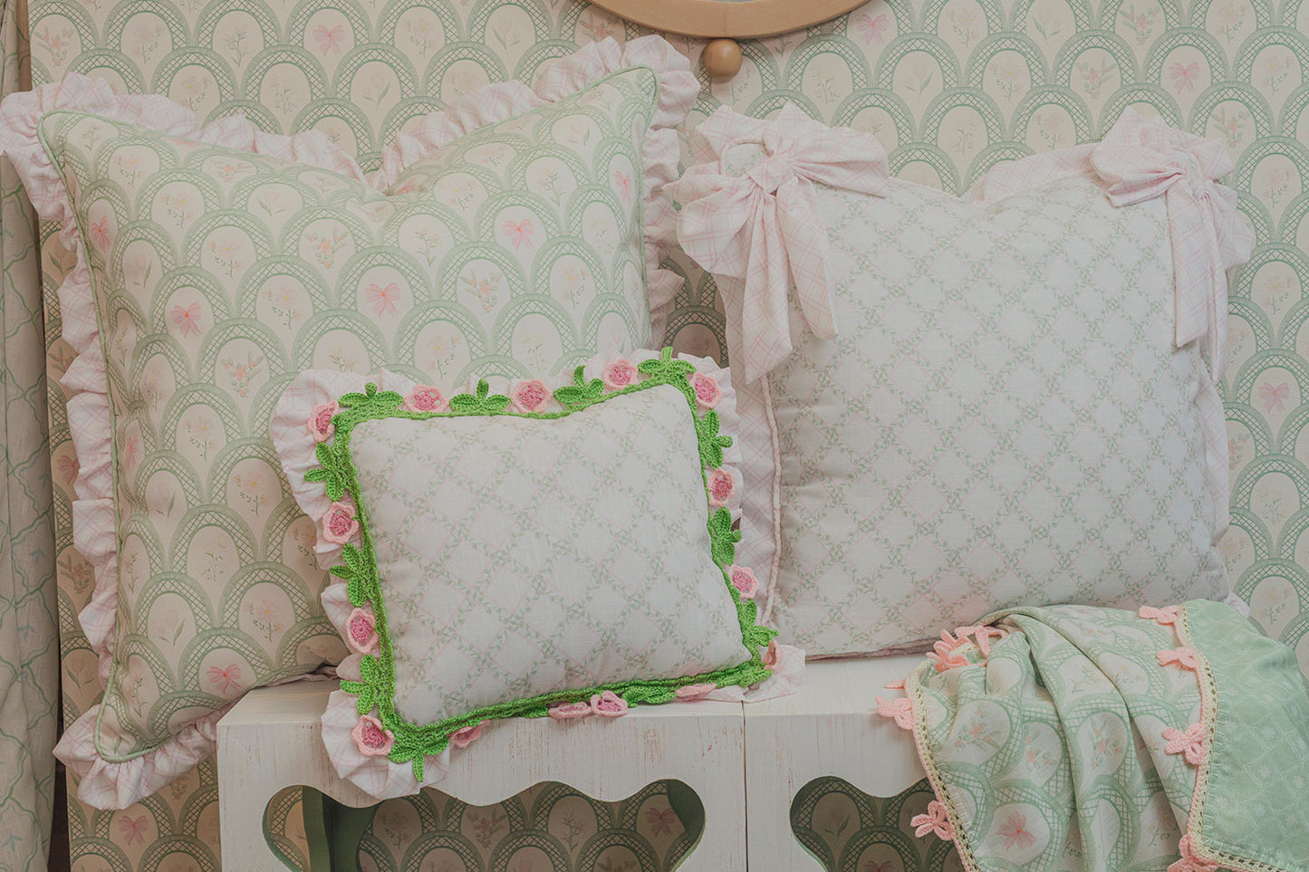BIG  PILLOW TREILLAGE BABY ROSE