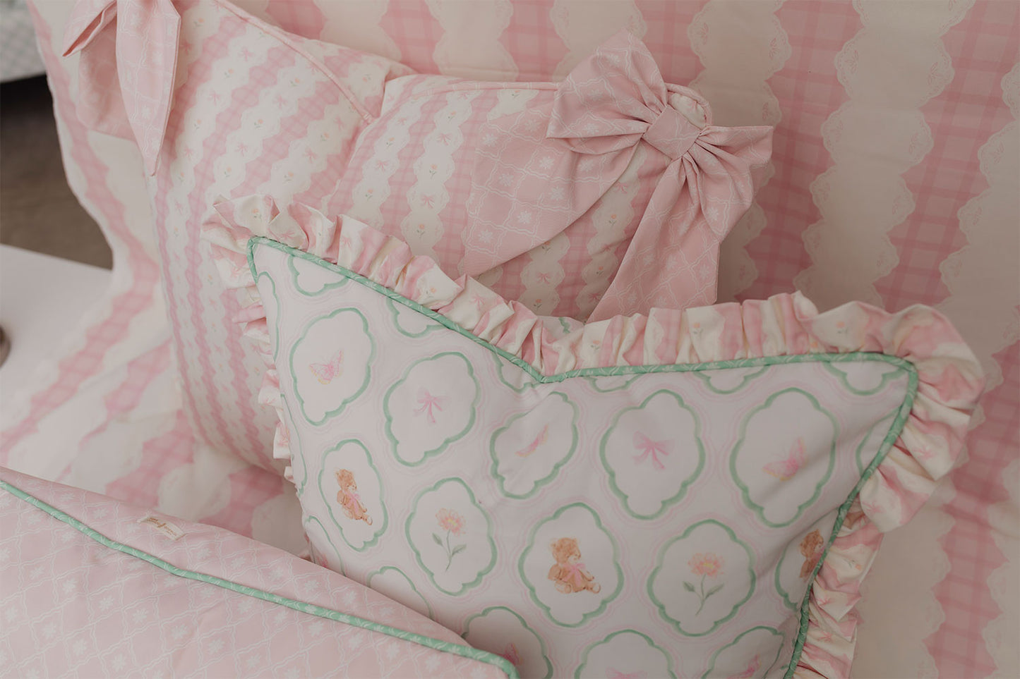 BOW GARDEN LACE BIG PILLOW
