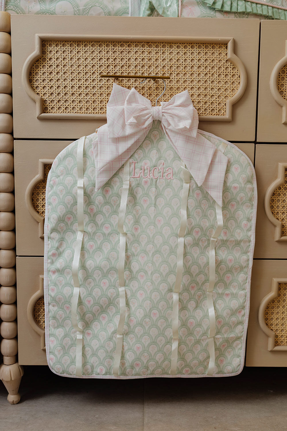 BOW HOLDER