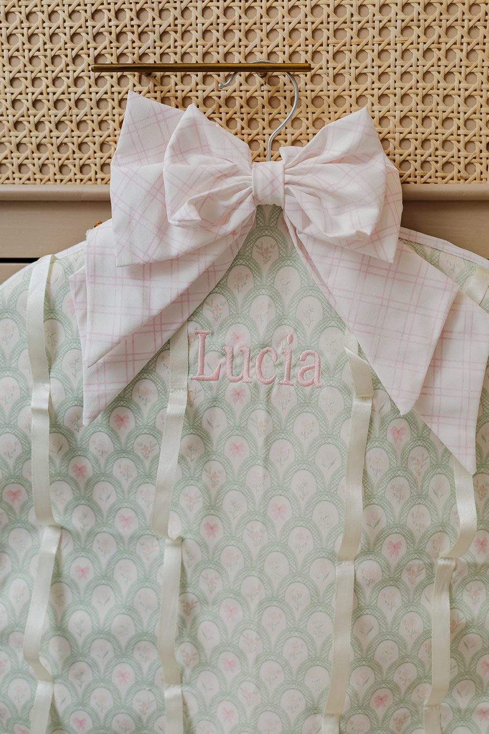 BOW HOLDER