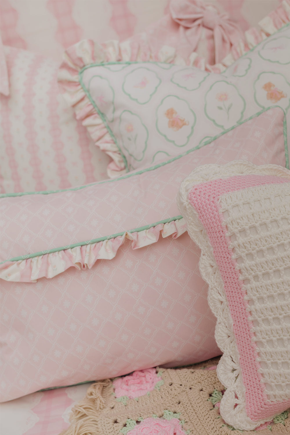 FLORAL TEDDY DREAM MEDIUM PILLOW