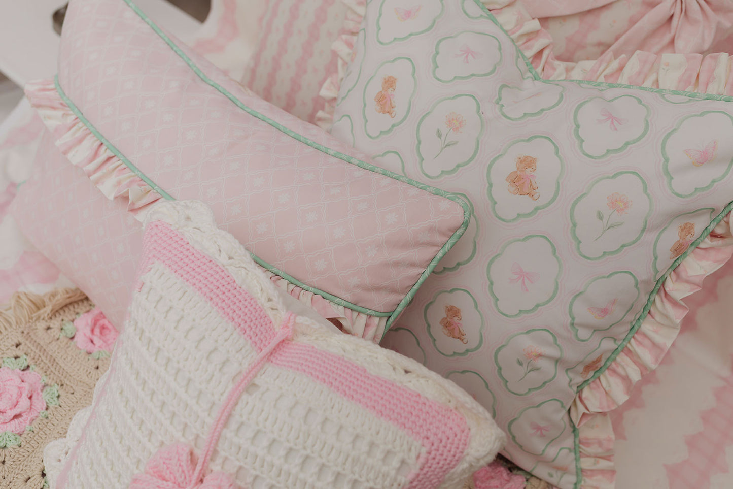 FLORAL TEDDY DREAM MEDIUM PILLOW